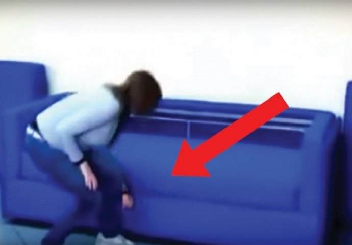 Izgleda kao običan kauč, ali u 3 poteza ga pretvara u genijalan komad namještaja! (VIDEO)