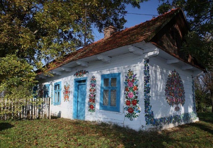 Prelijepo selo u Poljskoj gdje je sve prekriveno šarenim cvijećem - EVO KAKO JE DOŠLO DO TOGA!