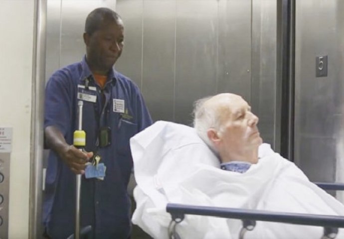 Njegov posao je da vodi pacijente do njihove sobe, ali ono što je kamera zabilježila širi se brzinom svjetlosti (VIDEO)