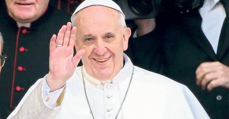 Papa Franjo SVE ODUŠEVIO novom šalom - Pogledajte o čemu se radi!