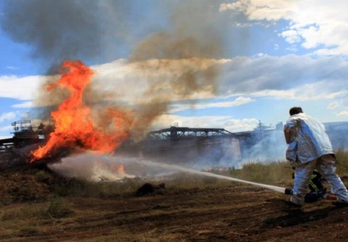 MOSTAR OKRUŽEN VATROM: Vatrogasci se bore s plamenom iznad naseljenih mjesta