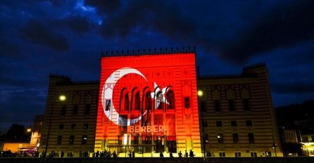 Godišnjica pokušaja vojnog udara: Sarajevska Vijećnica u bojama zastave Republike Turske