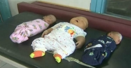 Mama je rodila trojke, a onda su liječnici primijetili nešto šokantno na jednoj bebi! (VIDEO)