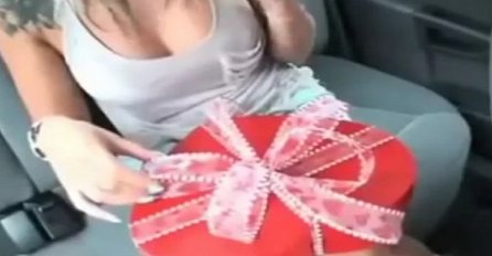 Saznao je da ga djevojka vara no ipak joj je kupio poklon: Kada ga je otvorila, šokirala se! (VIDEO)