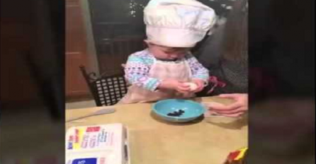 Dali djevojčici jaje, a ona ih sve iznenadila svojim genijalnim postupkom (VIDEO)