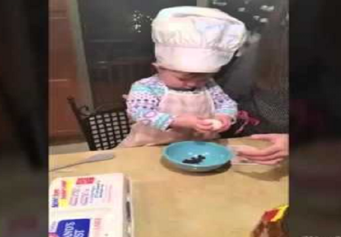 Dali djevojčici jaje, a ona ih sve iznenadila svojim genijalnim postupkom (VIDEO)