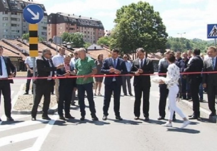 U centru Banovića otvorena obnovljena raskrsnica regionalnih cesta (VIDEO)