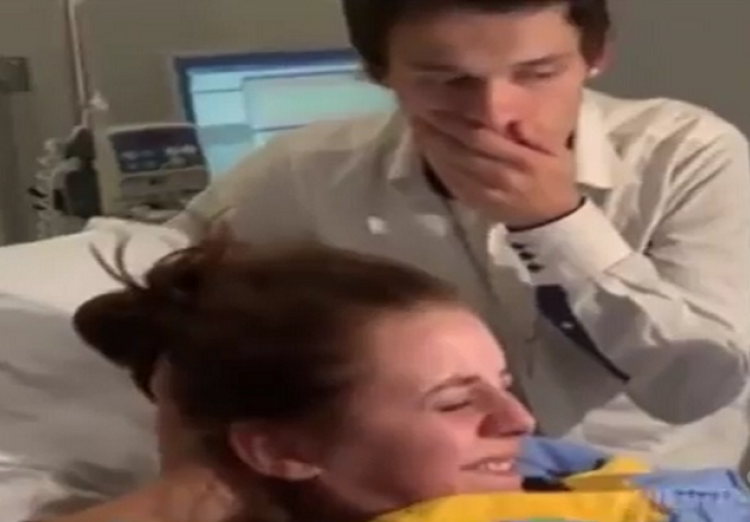Majka je upravo rodila svoje dijete, sada pažljivo pogledajte reakciju oca kada shvati šta se desilo! (VIDEO)