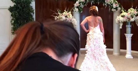 Izgledalo je da ova djevojka ima sasvim običnu vjenčanicu, ali kada se okrenula svi su ostali zapanjeni! (VIDEO)