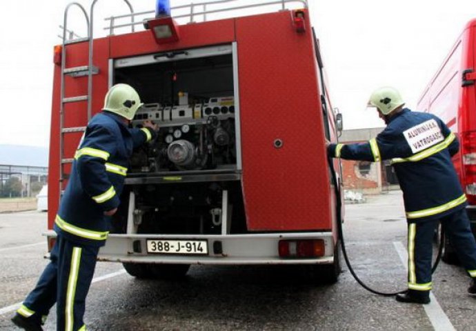 ZAJEDNIČKIM SNAGAMA SPRIJEČENA KATASTROFA: Požar južno od Mostara POD KONTROLOM!