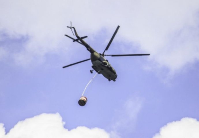 Helikopter OS BiH ponovo gasi požar na Čvrsnici 