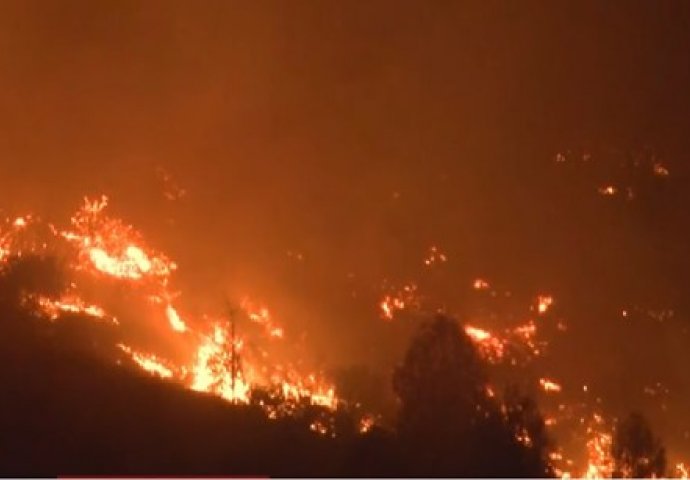 PROGLAŠENO VANREDNO STANJE: Bjesne ogromni požari, hiljade stanovnika evakuisano, agresivna vatra guta zapad zemlje (VIDEO)