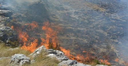 Aktivna dva požara u Mostaru, vatra prijeti kućama i gospodarskim objektima