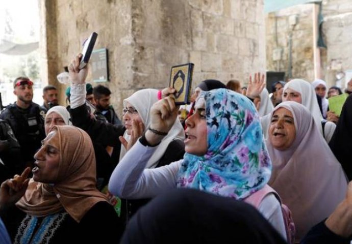 Tri Palestinca UBIJENA, a STOTINE povrijeđenih kod džamije Al-Aqse!