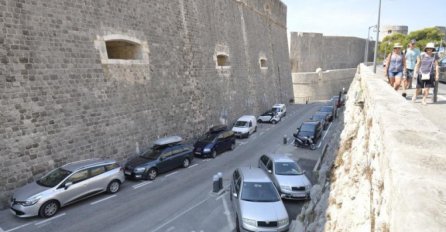SKOČILE CIJENE PARKINGA: U Dubrovniku ćete umjesto 10KM, platiti 20KM po SATU!