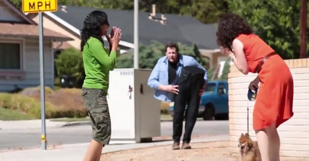 Čovjek je hodao parkom prepolovljen, a pogledajte reakcije ljudi (VIDEO)