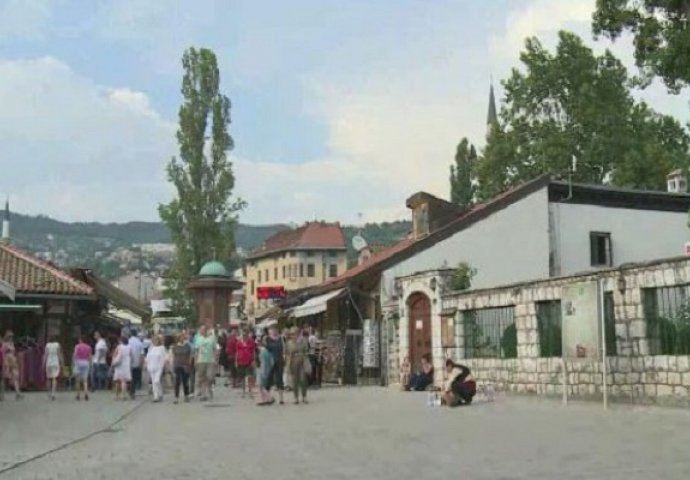 Šta turisti misle o Sarajevu: Prljavo, smrdi, ništa se nije promijenilo, ne primaju eure!