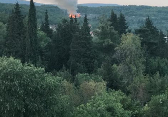 NOVI POŽAR U REGIONU: Gori smetlište, širi se smrad,  vatra se približava kućama!
