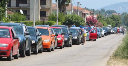 Duge kolone auta na graničnim prijelazima Doljani, Gabela Polje, Ivanica, Bijača i Velika Kladuša