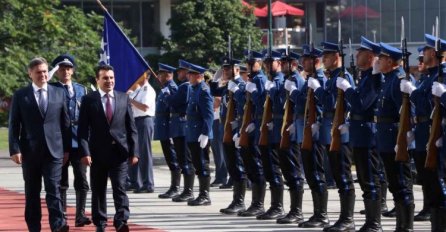 Zvizdić svečano dočekao makedonskog premijera Zaeva