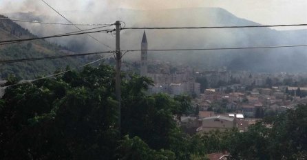 VATRA SE DIGLA VISOKO, GRAĐANI STRAHUJU ZA DOMOVE: Izbio veliki požar iznad Mostara 