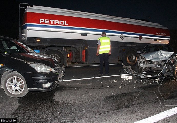 JUŽNO OD MOSTARA: U frontalnom sudaru dva vozila, povrijeđena  jedna osoba