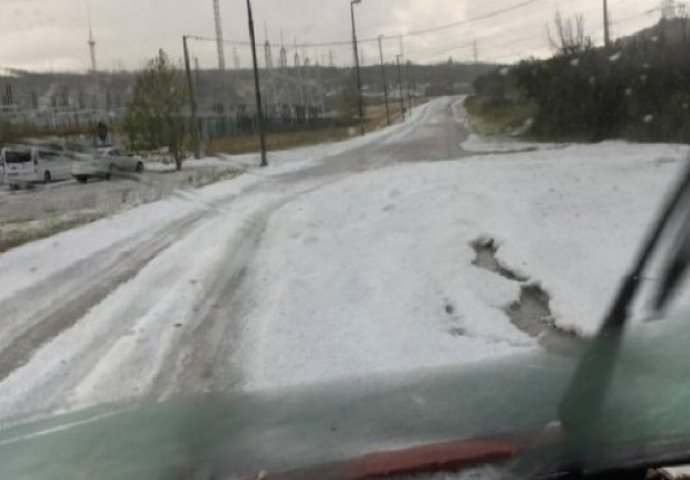 Jako nevrijeme zahvatio Jadran, zbog leda grtalice izašle na teren