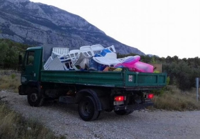 DOBRO ČUVAJTE SVOJE STVARI: Turisti u Makarskoj danas ostali bez peškira i ležaljki!