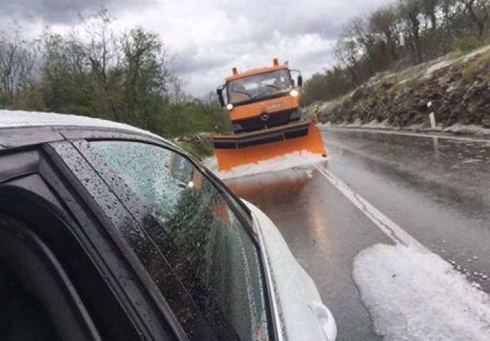 Istra: Snažno nevrijeme usred jula - Na ulicu izašli i kamioni za ČIŠĆENJE SNIJEGA!(VIDEO)