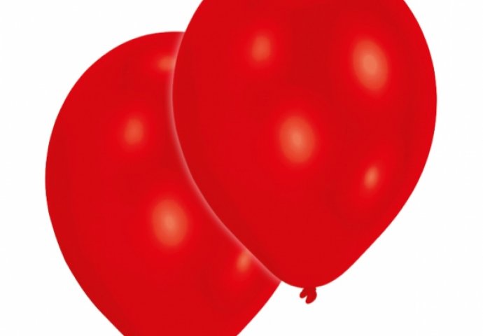 OVIM TRIKOM ĆETE UŠTEDITI BRDO NOVCA: Čovjek je isjekao balon na pola, a onda je vrh stavio na čašu i dobio nešto nevjerovatno (VIDEO)