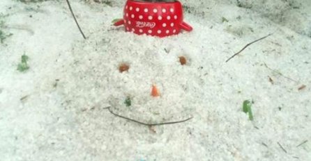 NAPRAVILI SNJEŠKA USRED LJETA: Toliko je napadalo da se sve zabijelilo, mještani ne pamte ovakvo nevrijeme! (FOTO)
