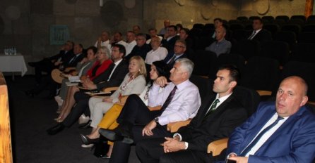 Čović se u Vitezu sastao s gradonačelnicima i načelnicima iz reda HDZ-a BIH