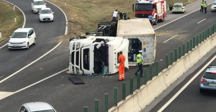 Vozač iz Lukavca poginuo pri prevrtanju kamiona u Sloveniji, IZA NJEGA OSTALI SUPRUGA I TROJE DJECE (VIDEO)