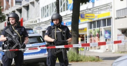  Policija: Napadač u supermarketu u Hamburgu 'poznati islamista'