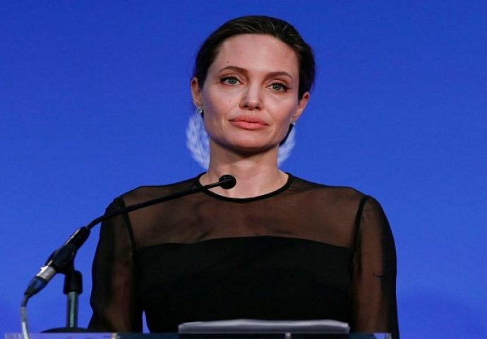 Okrutna igra milionerke: Angelina Jolie otkrila kako je birala djecu u Kambodži i razbijesnela cijeli svijet