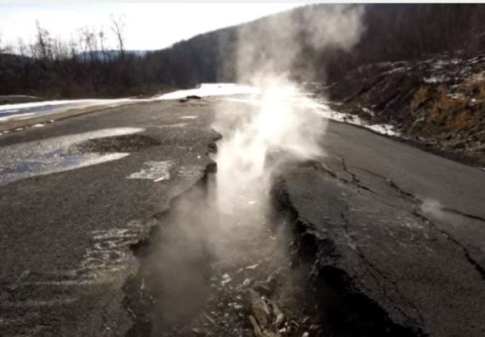 PEČE SE NA TIHOJ VATRI: Ovaj gradić gori već 55 godina, u njemu je toplije nego na Merkuru! (VIDEO)