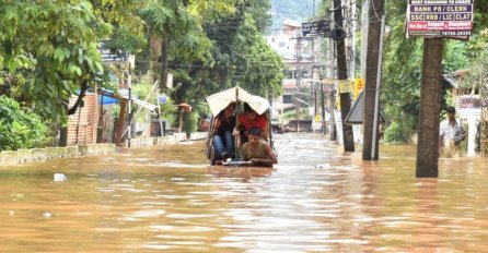 VELIKA TRAGEDIJA: U monsunskim poplavama 213 mrtvih 