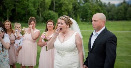 OSTAVILA JE PRAZNU STOLICU ZA SVOG POKOJNOG SINA, a onda joj je na vjenčanje došao neko zbog koga su svi zaplakali (FOTO)