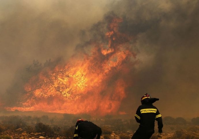 DRAMATIČNO: Izbio veliki požar na jugu zemlje, pet kanadera i 70 vatrogasci na terenu!