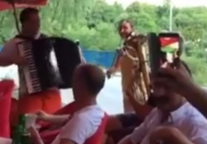 DESPACITO NA BALKANSKI NAČIN: Oplakat ćete od smijeha kad čujete kako Hercegovci uživaju uz popularni hit na harmonici! (VIDEO)