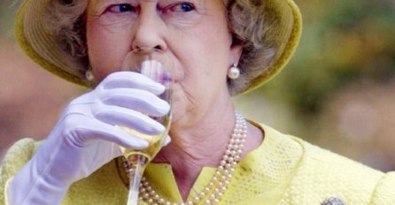 OMAKNE JOJ SE KOJA ČAŠICA VIŠE: Prema standardima britanskih ljekara, kraljica Elizabeta je - alkoholičarka!