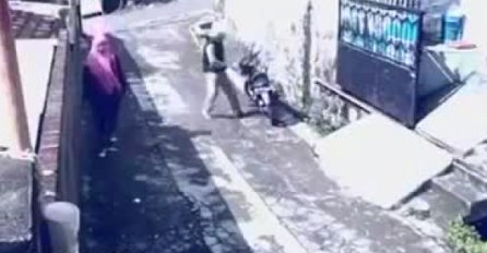 Vidio ženu kako sama hoda uličicom, pa joj ukrao torbicu – BOLJE DA NIJE! (VIDEO) 