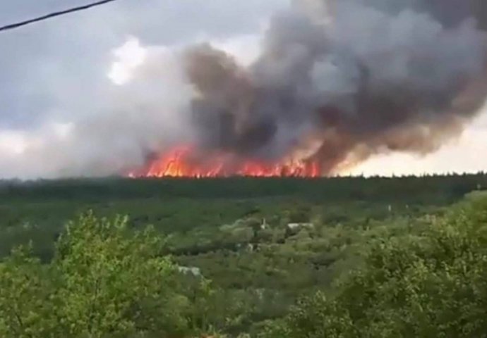 PONOVNO AKTIVIRAN VELIKI POŽAR: Ugrožena sela, vatra stigla do kuća!