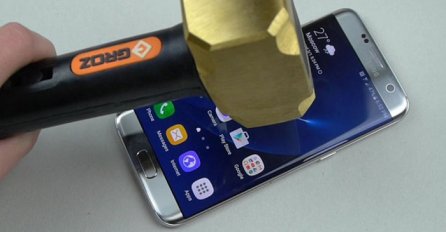 BRUTALAN TEST: Pogledajte šta se desi kada udarite čekićem najnoviji Samsungov telefon (VIDEO)