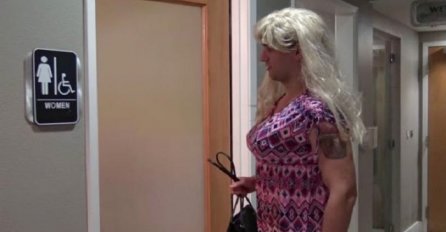Obukao se kao žensko i ušao u ženski WC da vrši nuždu, pogledajte kako su na to reagovale ostale djevojke (VIDEO)