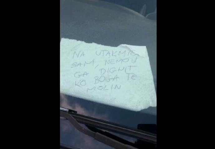 HIT NA INTERNETU: Navijač Hajduka nije našao parking, pa ostavio poruku za pauka (FOTO)
