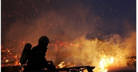STRAŠNA VATRA DIVLJA DALMACIJOM Izgorjele kuće, evakuirani stanovnici: "Ostajete na svoju odgovornost"