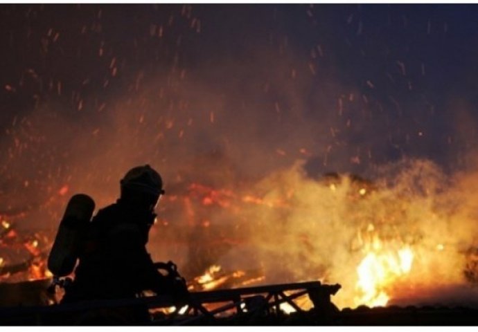 STRAŠNA VATRA DIVLJA DALMACIJOM Izgorjele kuće, evakuirani stanovnici: "Ostajete na svoju odgovornost"