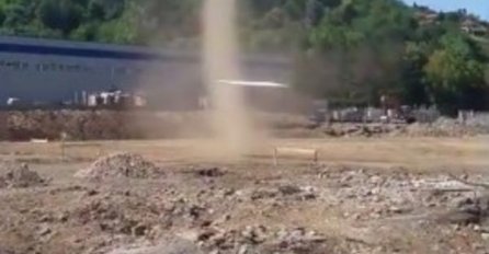 MOŽE BITI I DO 100 METARA: Mještani snimili pješčani vrtlog (VIDEO)