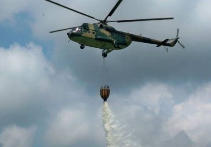 Požar na Troglavu gasi helikopter Oružanih snaga BiH